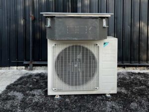Four-way air conditioner, Daikin brand, model RR42DXY1S2, size 42,000 BTU.