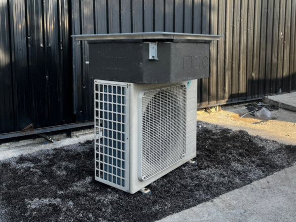 Four-way air conditioner, Daikin brand, model RR42DXY1S2, size 42,000 BTU.