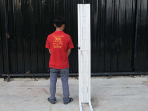 Steel barrier, extendable to 1.9 meters, temporary floor panel retractable fence