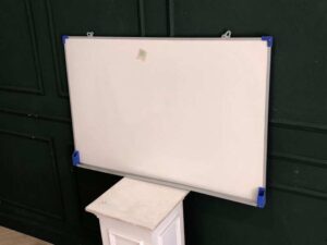 Whiteboard size 90 x 60 cm. Whiteboard, white blind board, white board.
