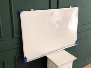 Whiteboard size 90 x 60 cm. Whiteboard, white blind board, white board.