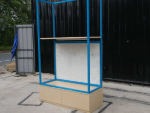 Shelf, 3-level product shelf, blue steel frame The bottom shelf has a hanging rail and has 2 storage drawers.
