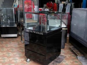 Jewelry cabinet, glass cabinet to display products Square shape, 1 glass door opening, black wooden base.