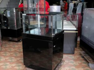 Jewelry cabinet, glass cabinet to display products Square shape, 1 glass door opening, black wooden base.