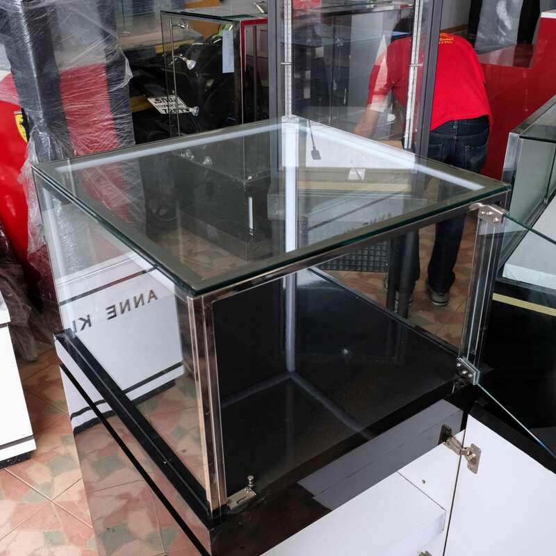 Jewelry cabinet, glass cabinet to display products Square shape, 1 glass door opening, black wooden base.