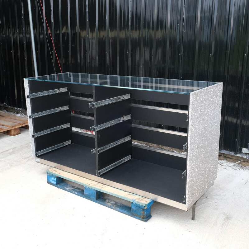 Large counter, 180 cm glass top, left-right marble walls. Wooden base, stainless steel edge