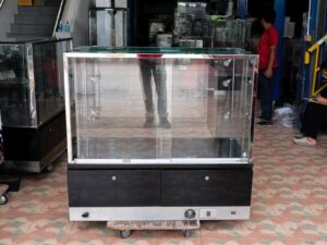 Jewelry cabinet, glass cabinet to display products Rectangular shape, tall mirror, sliding glass door. Wooden base, stainless steel edge