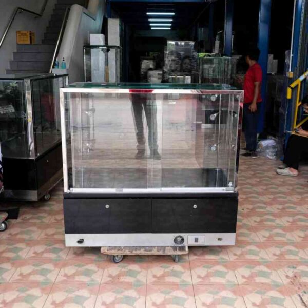 Jewelry cabinet, glass cabinet to display products Rectangular shape, tall mirror, sliding glass door. Wooden base, stainless steel edge