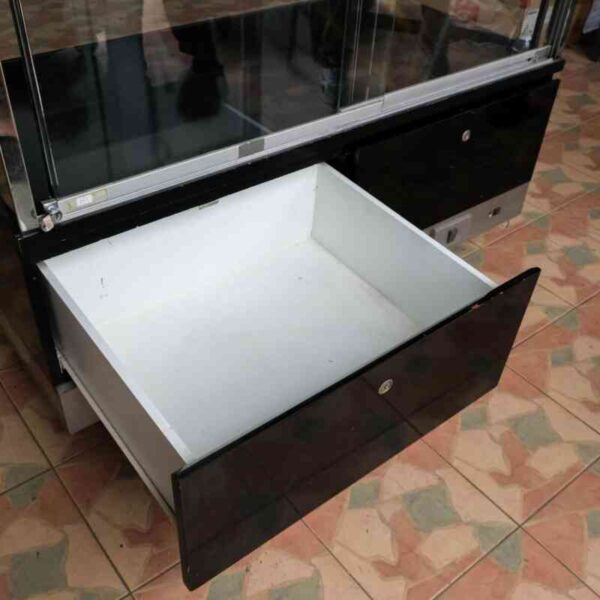Jewelry cabinet, glass cabinet to display products Rectangular shape, tall mirror, sliding glass door. Wooden base, stainless steel edge
