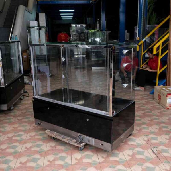 Jewelry cabinet, glass cabinet to display products Rectangular shape, tall mirror, sliding glass door. Wooden base, stainless steel edge