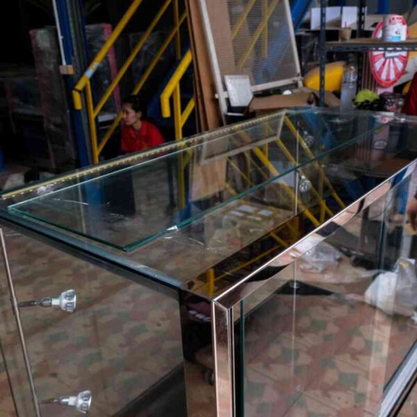 Jewelry cabinet, glass cabinet to display products Rectangular shape, tall mirror, sliding glass door. Wooden base, stainless steel edge