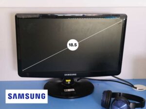 Computer screen samsung 18.5" Wide Screen LCD Monitor S19A10N works normally.