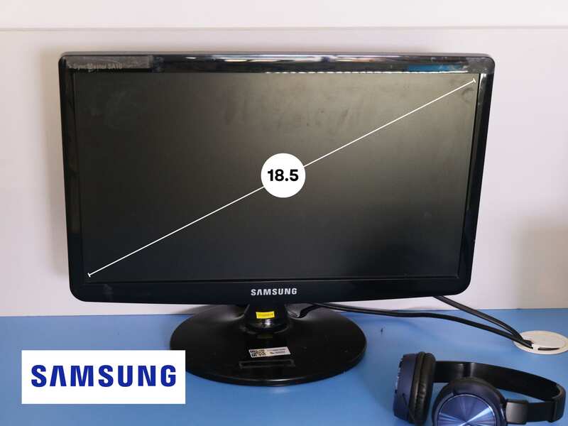 Computer screen samsung 18.5" Wide Screen LCD Monitor S19A10N works normally.