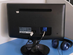 Computer screen samsung 18.5" Wide Screen LCD Monitor S19A10N works normally.