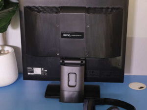 BenQ computer screen 17.5 inches, model ET-0005-B, works normally.