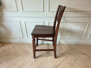 Wooden chair, brown dining chair, beautiful design, slightly curved backrest.