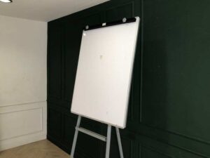Flipchart 80 x 100 cm. Flipchart board. White board.