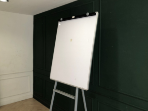 Flipchart 80 x 100 cm. Flipchart board. White board.