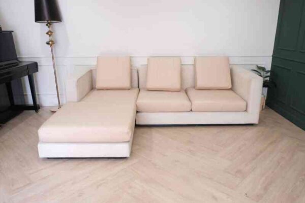 L-shaped sofa, 3-seater sofa, thick cream-pink fabric seats, wooden frame.