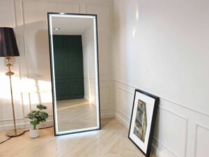 Beauty salon mirror, floor-standing, with LED lights, on-off touch system, mirror with lights, gold-black LED mirror, white light mirror, beauty salon mirror with power plug, new products.