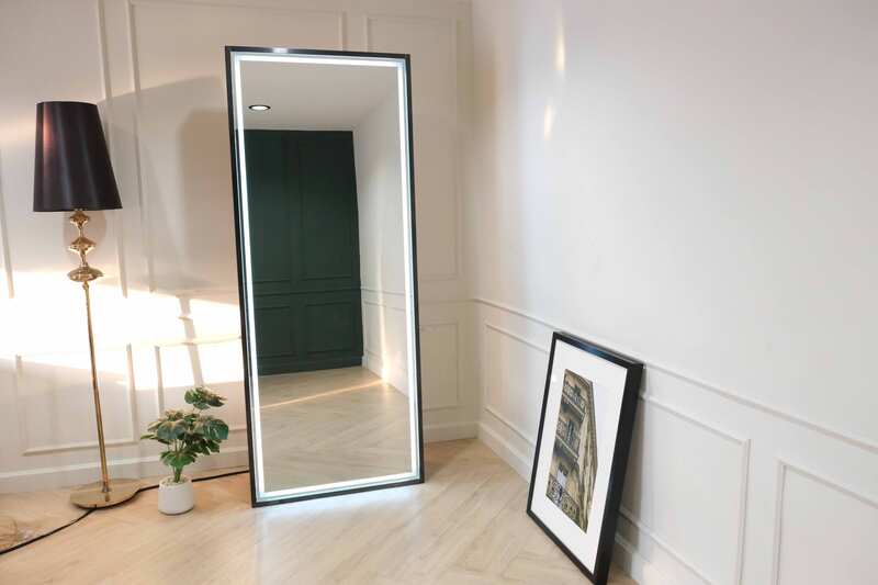 Beauty salon mirror, floor-standing, with LED lights, on-off touch system, mirror with lights, gold-black LED mirror, white light mirror, beauty salon mirror with power plug, new products.