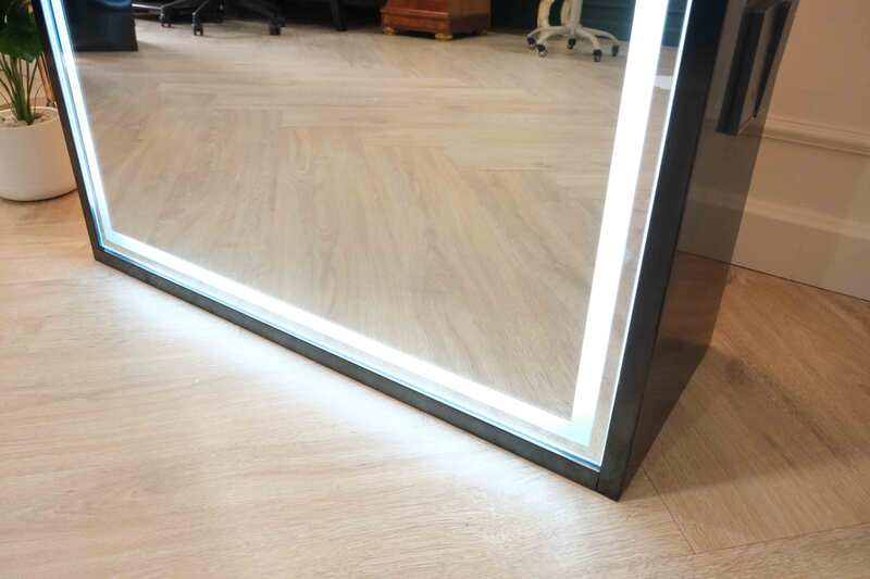 Beauty salon mirror, floor-standing, with LED lights, on-off touch system, mirror with lights, gold-black LED mirror, white light mirror, beauty salon mirror with power plug, new products.