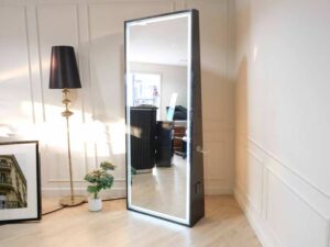 Beauty salon mirror, floor-standing, with LED lights, on-off touch system, mirror with lights, gold-black LED mirror, white light mirror, beauty salon mirror with power plug, new products.