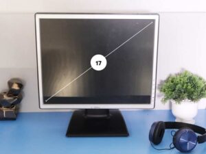Computer screen colors 17" model vk-781l works normally.