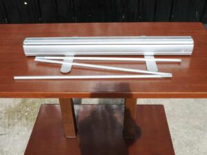 Roll Up - Pull Frame, vinyl sign stand Vinyl floor-standing frame, steel material, gray color, can be disassembled, easy to move, can be disassembled.