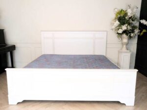 Bed with headboard, white wooden frame, with mattress