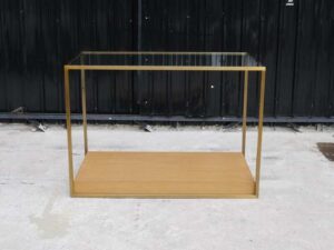 Product display shelf Product shelves, glass top, gold-colored steel frame brown wooden base