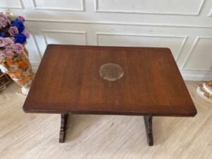 wooden dining table Can be extended to both sides.