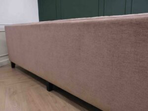 Tuxedo sofa, 2-3 seats, fabric upholstery, brown button-pull backrest, wooden frame, black legs