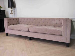 Tuxedo sofa, 2-3 seats, fabric upholstery, brown button-pull backrest, wooden frame, black legs