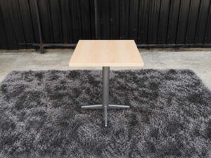 Square dining table Steel legs, wooden top