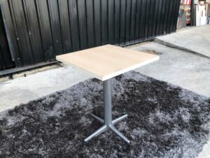 Square dining table Steel legs, wooden top