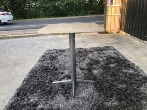 Square dining table Steel legs, wooden top