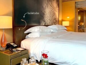 Reading lamp, bed head, steel frame, can be bent.