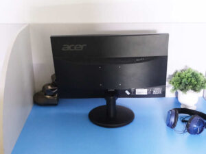 Computer screen Monitor 18.5'' ACER EB192Qb works normally.