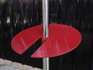 Round shelf, 4 levels, red, 3 levels with a slope in the middle made of steel.