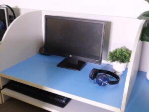 LCD computer screen, LED backlight, HP LV1911, size 18.5 inches, works normally.