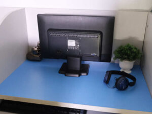LCD computer screen, LED backlight, HP LV1911, size 18.5 inches, works normally.