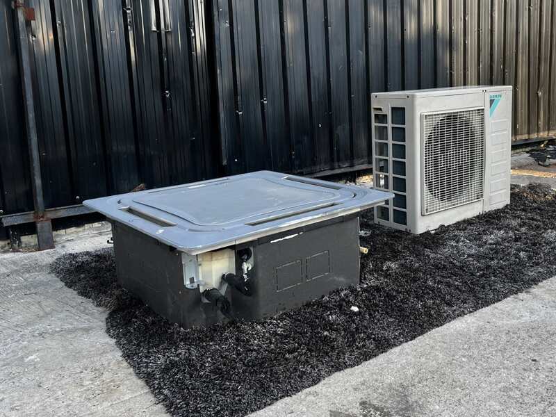 Four-way air conditioner, Daikin brand, model FCRN30FXV1S, size 30,000 BTU.
