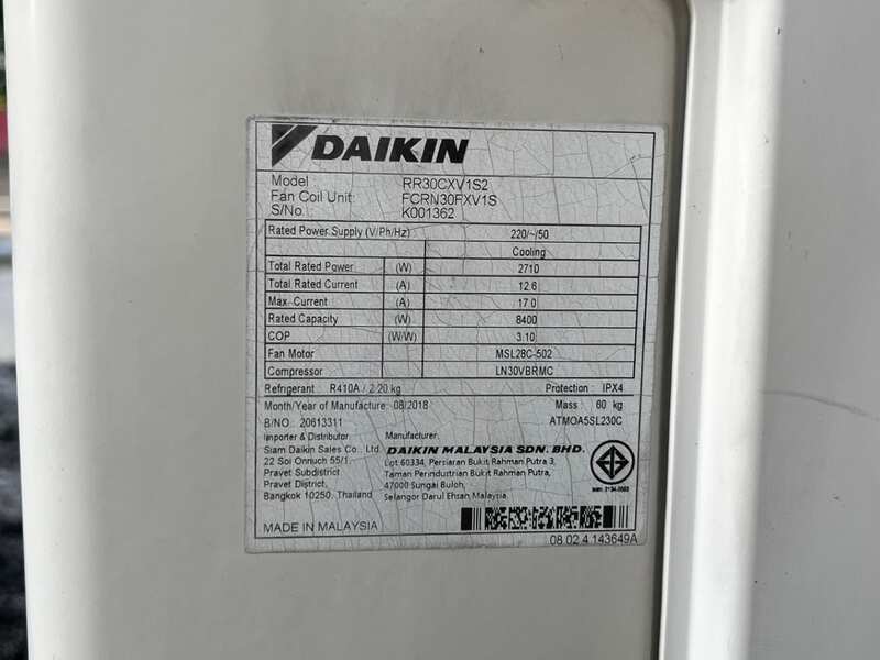 Four-way air conditioner, Daikin brand, model FCRN30FXV1S, size 30,000 BTU.