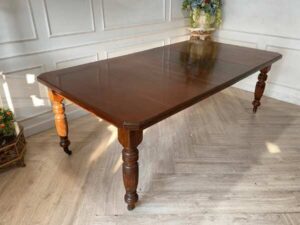 Dining table with wheels, classic style