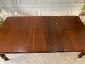 Dining table with wheels, classic style