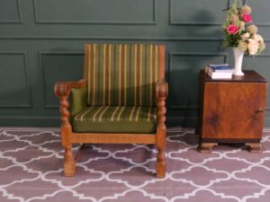 lounge chair green cloth cushion European work comes from Germany.