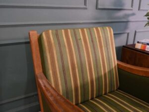 lounge chair green cloth cushion European work comes from Germany.