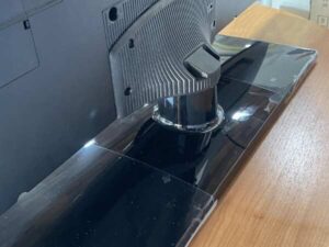 Samsung LCD television 40 inches, model UA40F5000AR
