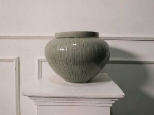Celadon has no lid.